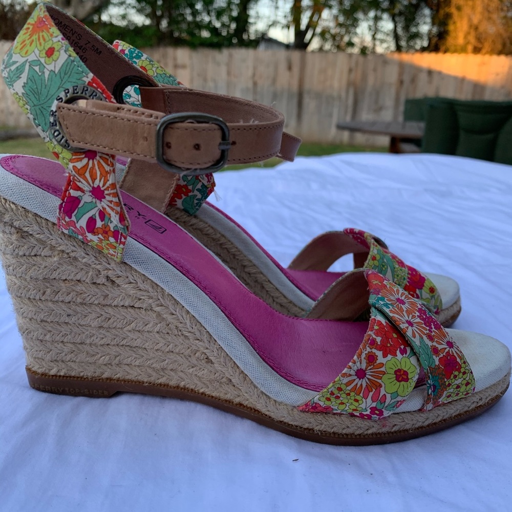 Sperry wedge sandal - Liberty print! Size 7.5M